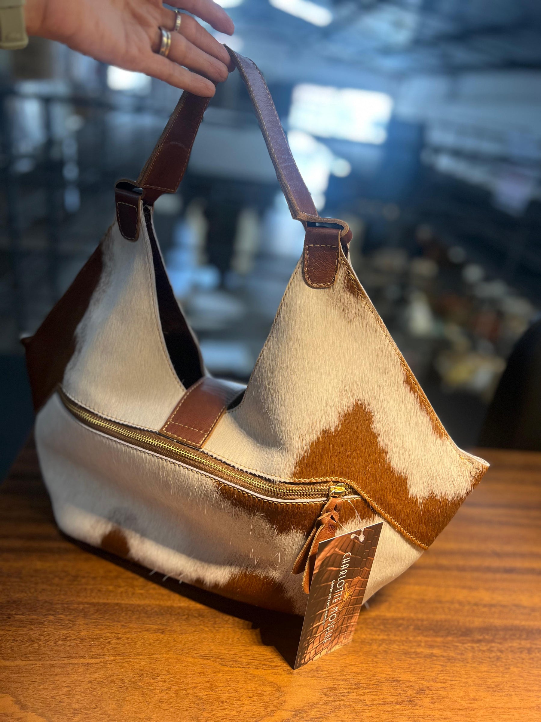 Lançamento! Bolsa CAPRI em couro legítimo