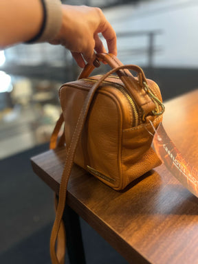Bolsa CANCUN em couro legítimo