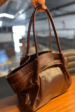 Carregar imagem no visualizador da galeria, LANÇAMENTO! Bolsa BONATA em couro legítimo
