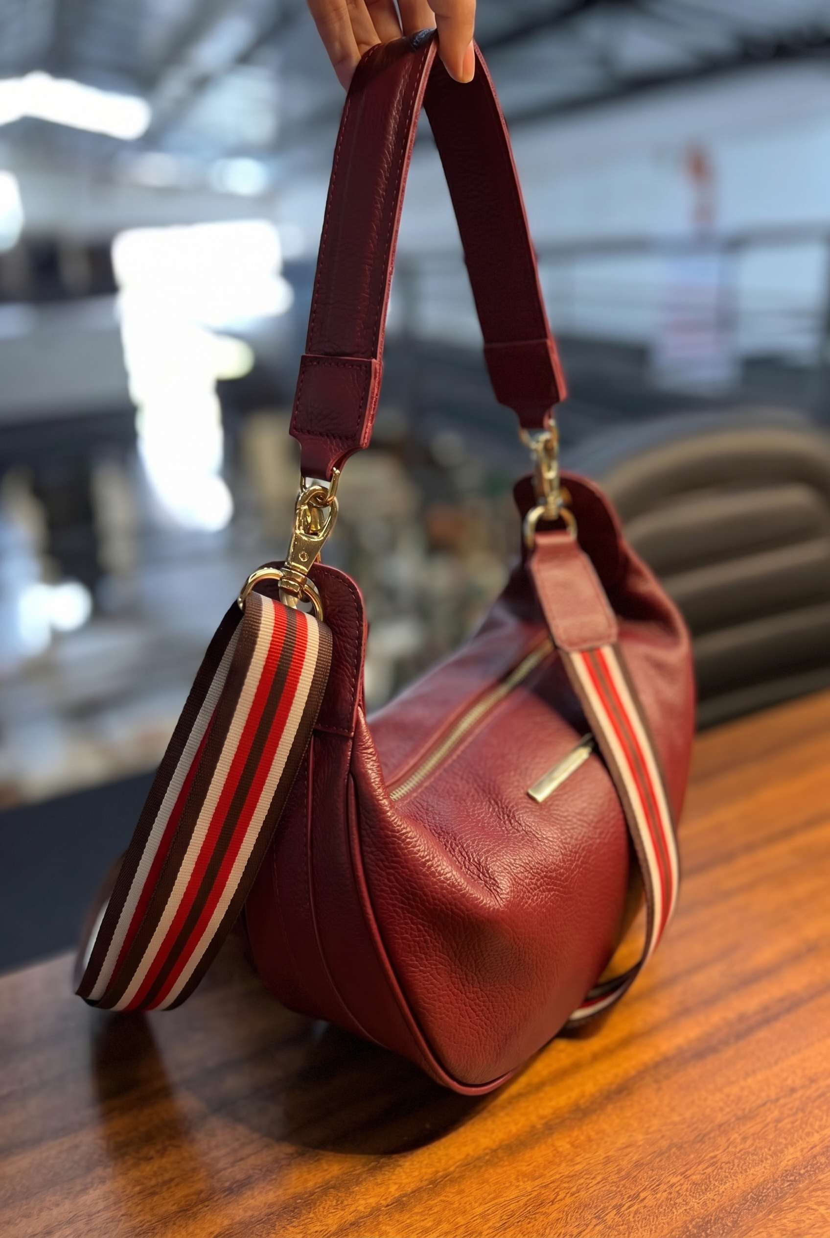 Bolsa MALIBU em couro legítimo