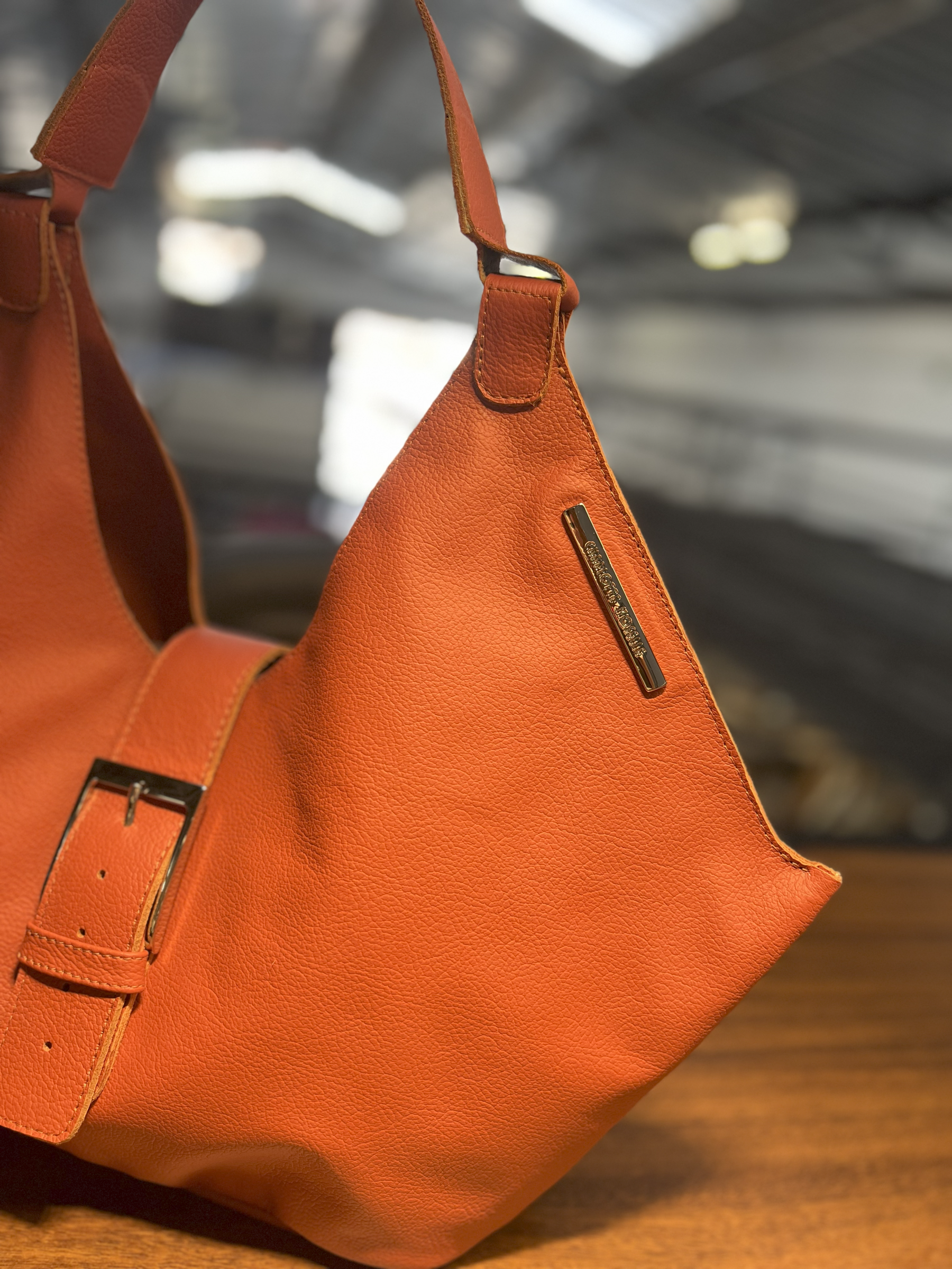 Lançamento! Bolsa CAPRI em couro legítimo