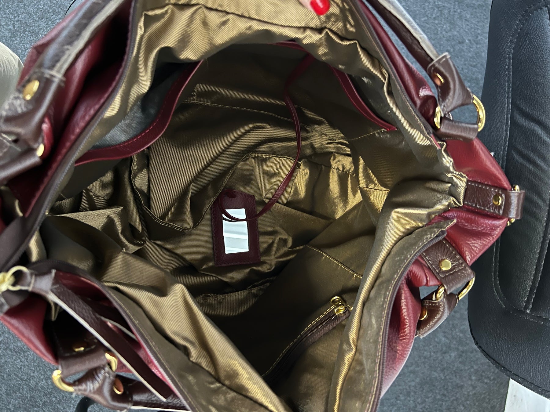 Bolsa HAIA em couro legítimo