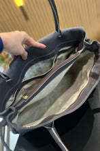 Carregar imagem no visualizador da galeria, Bolsa MILÃO em couro legítimo
