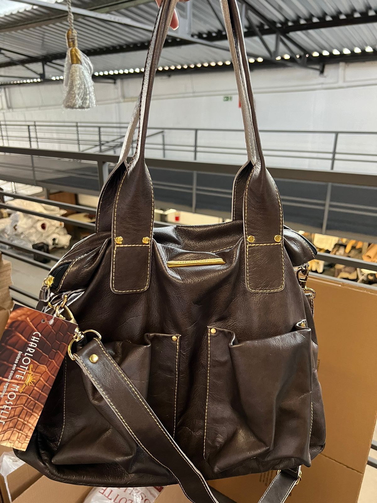 Bolsa VALÊNCIA  em couro legítimo