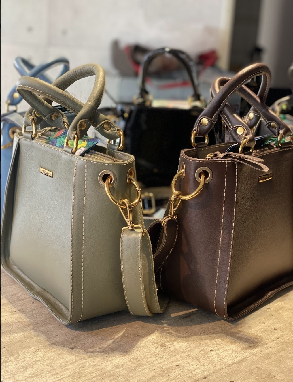 Bolsa MALDIVAS em couro legítimo