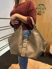 Lançamento! Bolsa CAPRI em couro legítimo