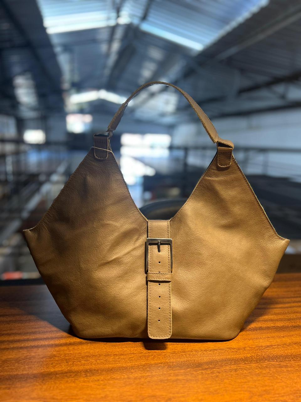 Lançamento! Bolsa CAPRI em couro legítimo