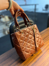 Carregar imagem no visualizador da galeria, Bolsa MILÃO em couro legítimo
