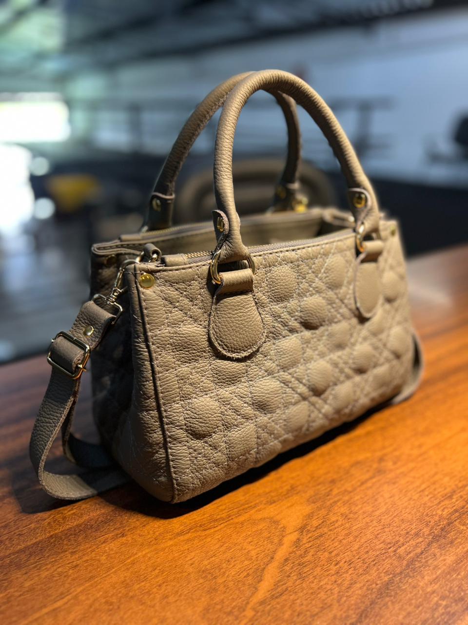 Bolsa TESS em matelassê couro legítimo