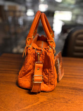 Carregar imagem no visualizador da galeria, Bolsa TESS em matelassê couro legítimo
