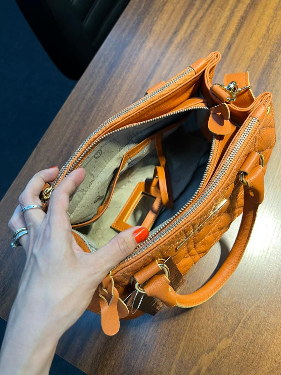 Bolsa TESS em matelassê couro legítimo
