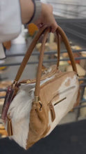Carregar e reproduzir vídeo no visualizador da galeria, Bolsa PARIS em couro legítimo
