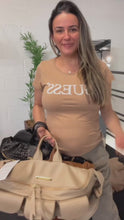Carregar e reproduzir vídeo no visualizador da galeria, LANÇAMENTO! Bolsa MAX POCHETE ARPOADOR em couro legítimo
