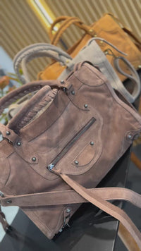 Bolsa SPALLA (inspiração Balenciagga) em couro legítimo