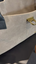 Carregar e reproduzir vídeo no visualizador da galeria, Bolsa MILÃO em couro legítimo

