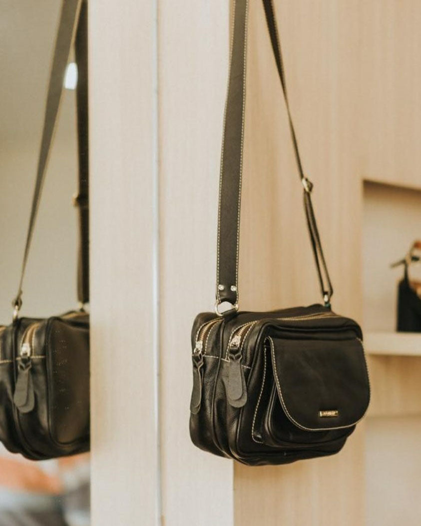 Bolsa GREGA em couro legítimo