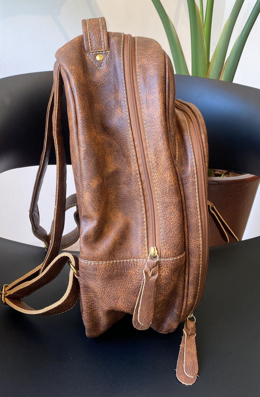 Mochila CANADÁ em couro legítimo