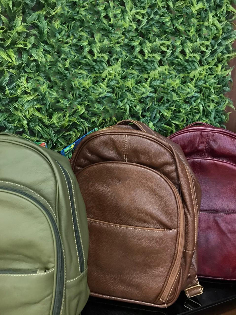 Mochila CANADÁ em couro legítimo