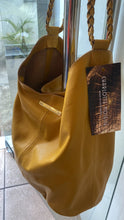 Carregar imagem no visualizador da galeria, Bolsa MACEDÔNIA em couro legítimo
