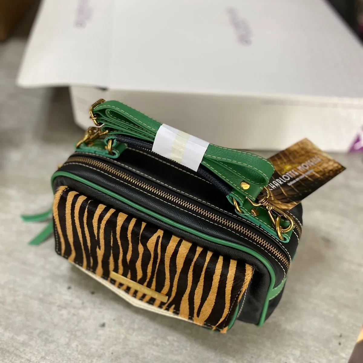 Bolsa MÔNACO em couro legítimo