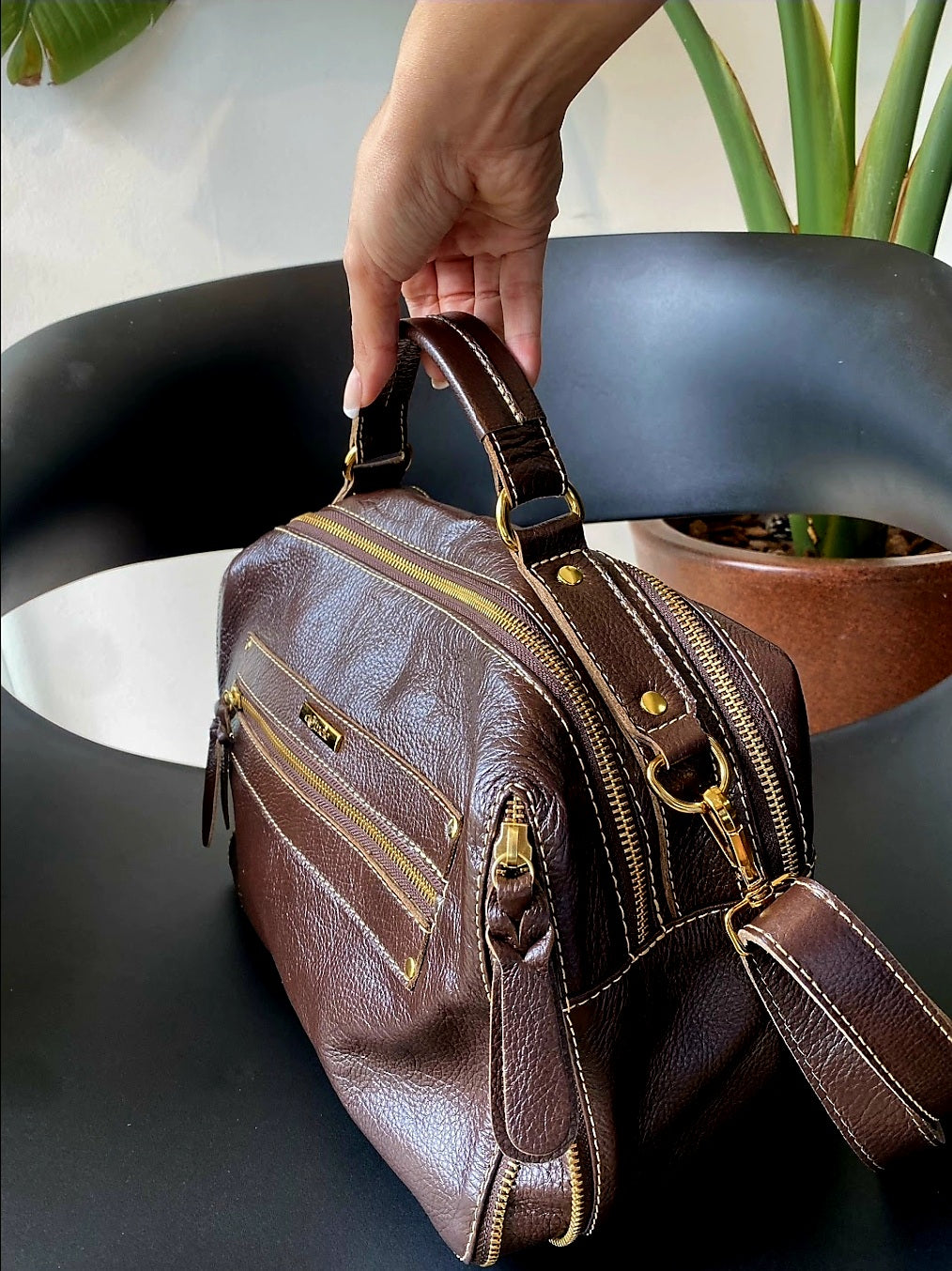 Bolsa SUÍÇA em couro legítimo